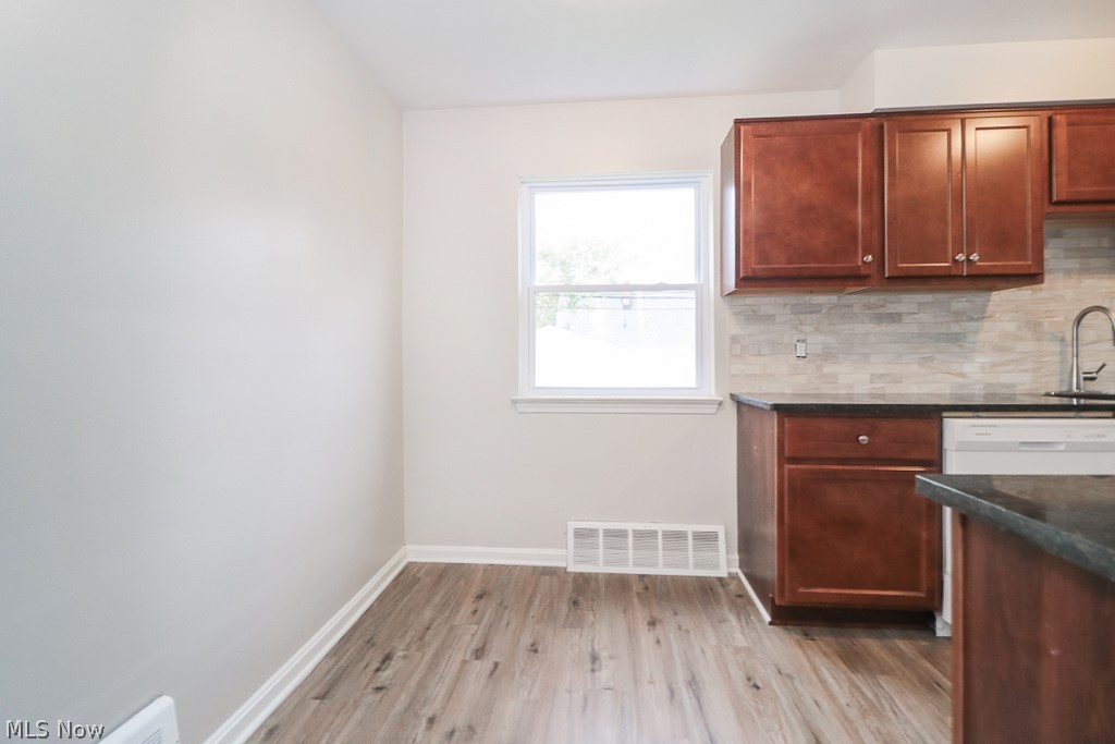 Maple Heights 02 - Residential Lease