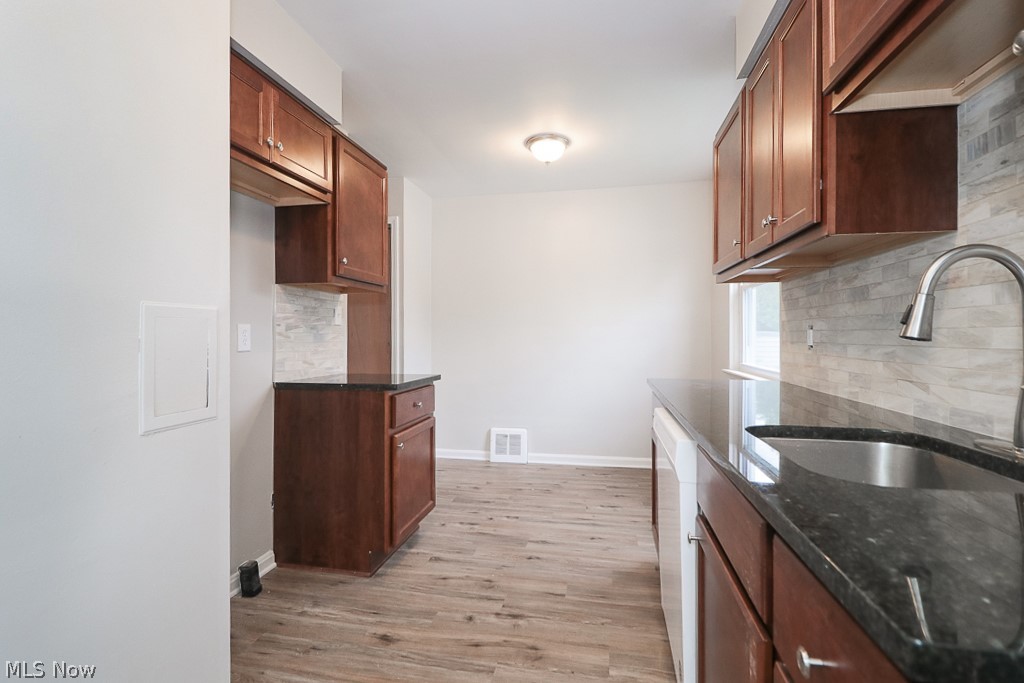 Maple Heights 02 - Residential Lease