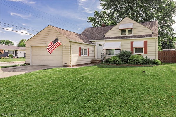1649 GILBERT DR, CLEVELAND, OH 44124 - Image 2c076a5d43a7f77552bca454f01a3bc4/527090198