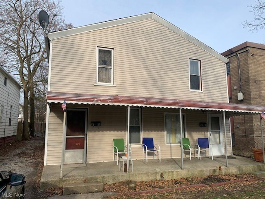 Great investment property in need of rehab by cash buyer.   Sold as-is.   
Tenants are not paying rent and have been asked to move so new buyer can rehab this house.  Three (3) bedrooms per unit. Laundry room in each unit. 

Wonderful time to grab your 1st investment property or add to your existing portfolio.