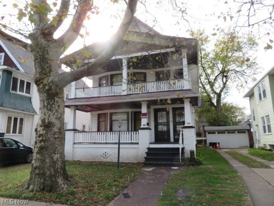 unit freshly painted and ready to move in at time of lease. in walking distance to Stokes-Windermere Station.