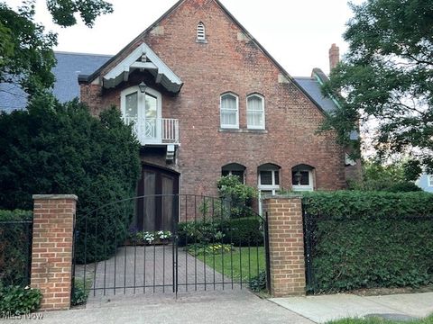 27 Garfield Lane Bratenahl OH 44108