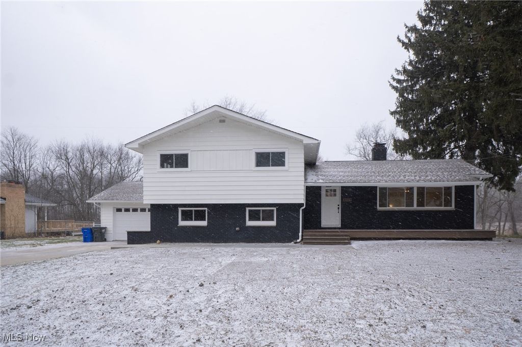 Photo of 3929 Lor Ron Street, Kent, OH 44240 (MLS # 5181926)