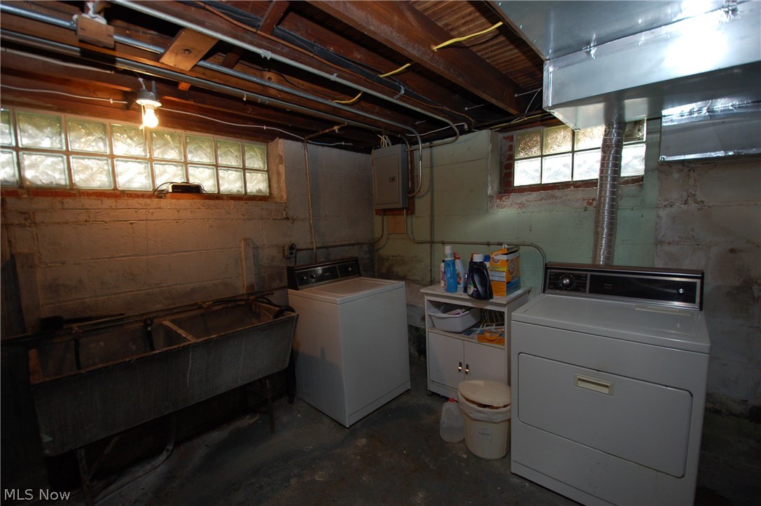 Economy R/E & Bldg Cos Crestv - Residential