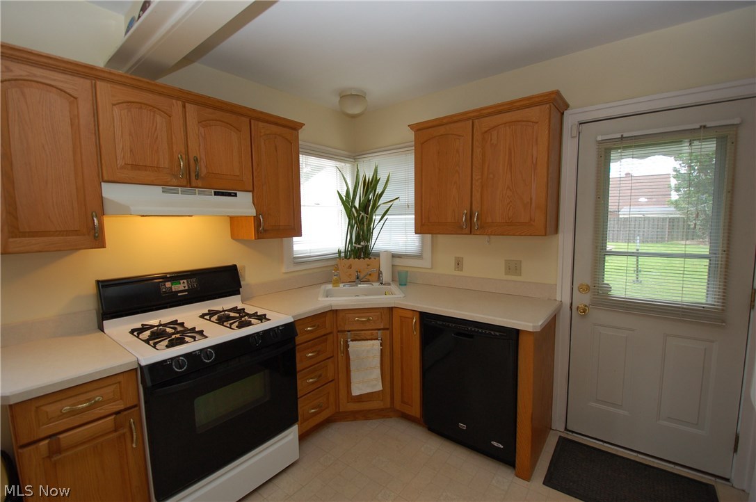 Economy R/E & Bldg Cos Crestv - Residential