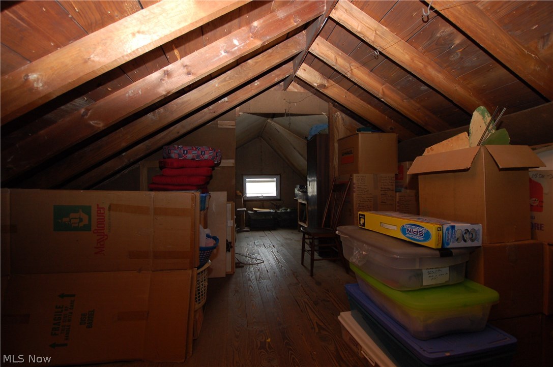 Economy R/E & Bldg Cos Crestv - Residential