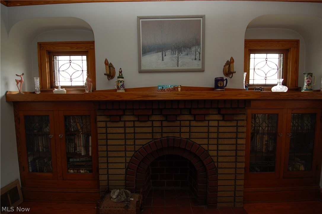 Economy R/E & Bldg Cos Crestv - Residential