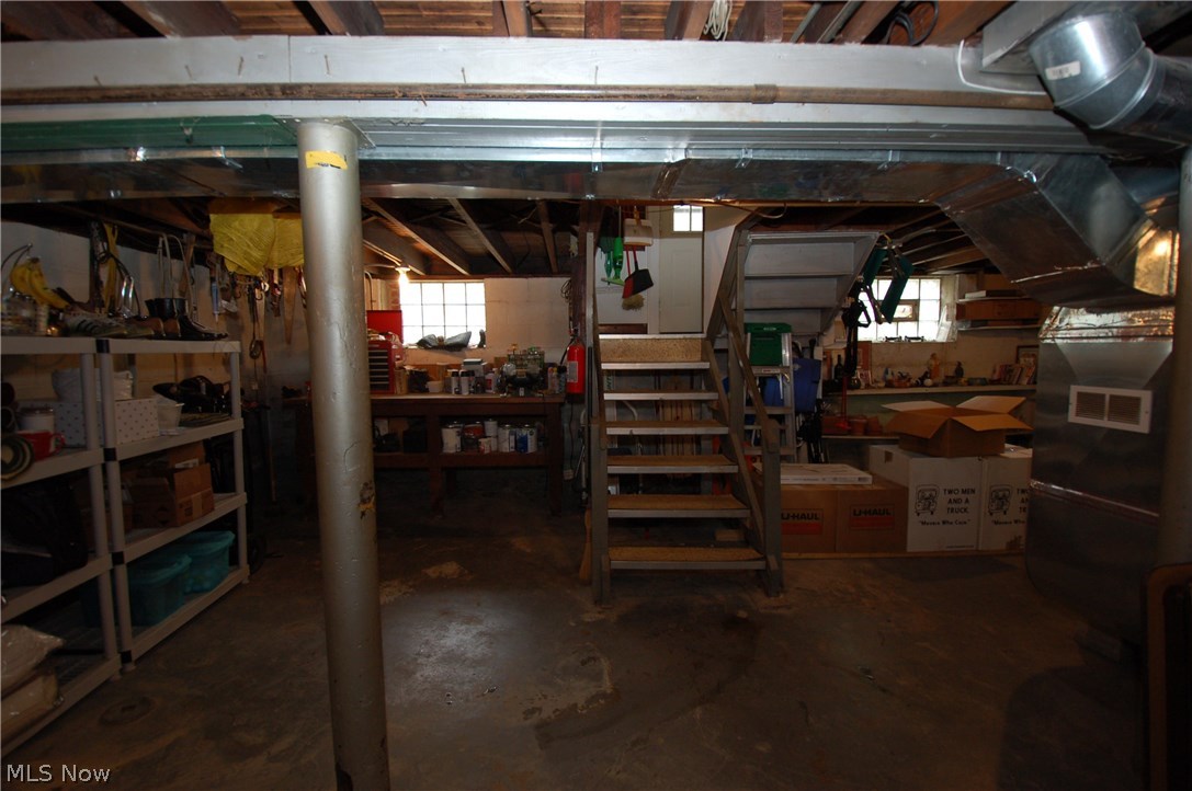 Economy R/E & Bldg Cos Crestv - Residential