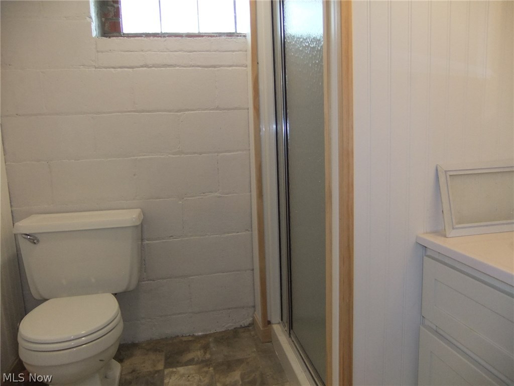 Economy R/E & Bldg Cos Crestv - Residential