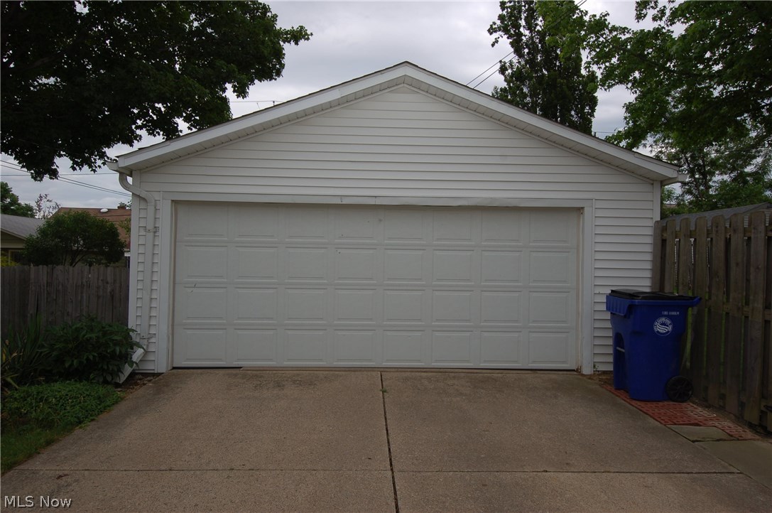 Economy R/E & Bldg Cos Crestv - Residential