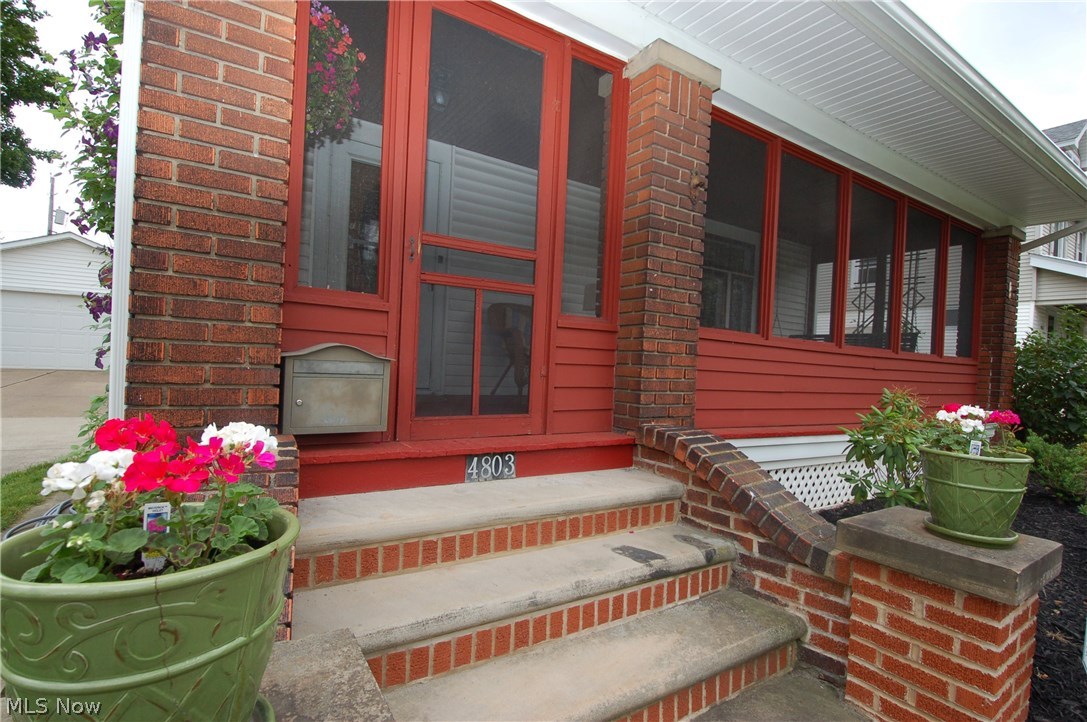 Economy R/E & Bldg Cos Crestv - Residential