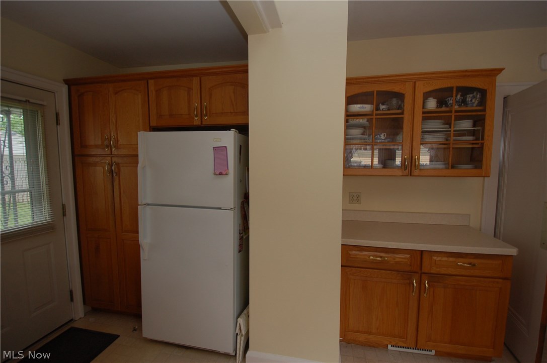 Economy R/E & Bldg Cos Crestv - Residential