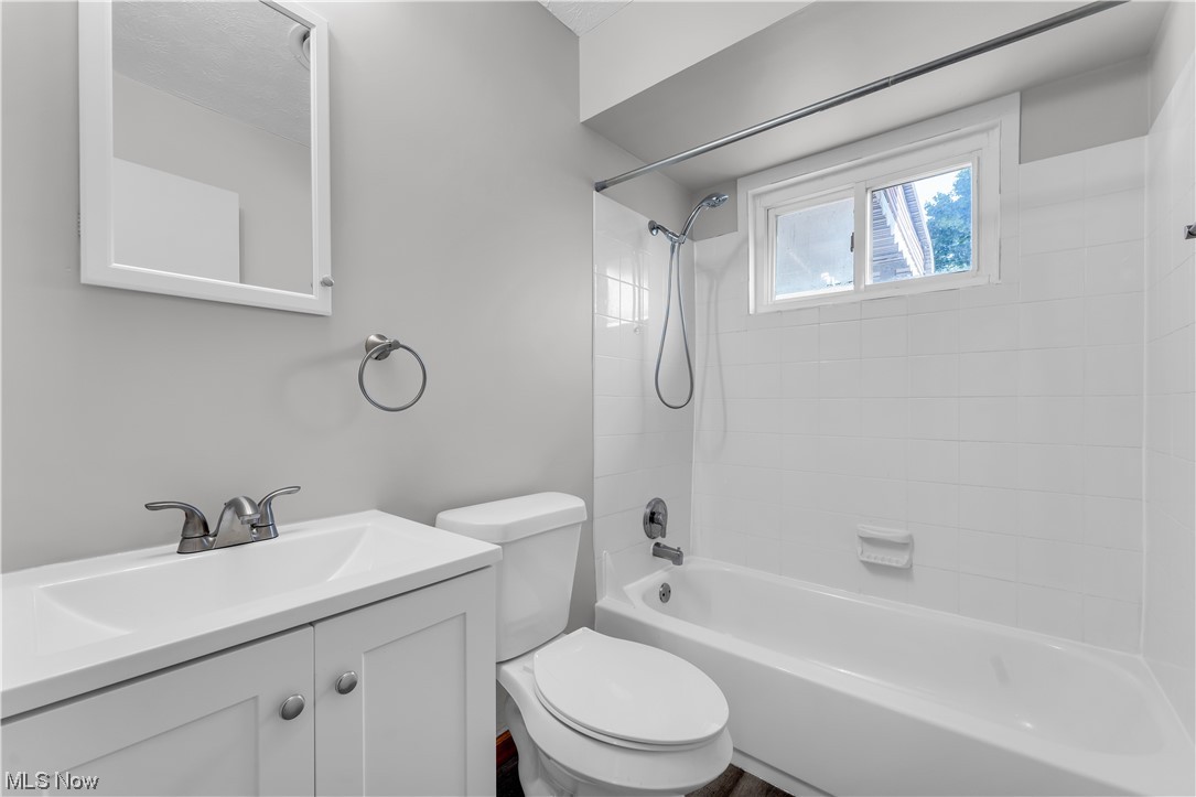 Krsconstco Resub - Residential Lease