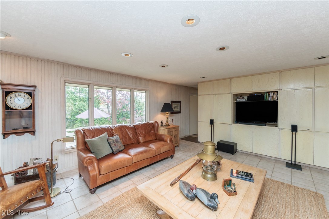 10830 Gate Post Road, Strongsville, Ohio image 25