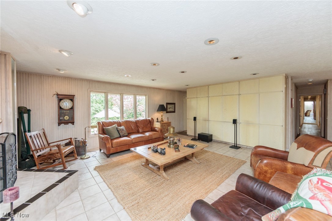 10830 Gate Post Road, Strongsville, Ohio image 11