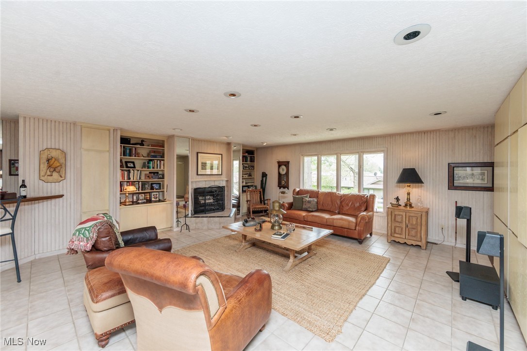 10830 Gate Post Road, Strongsville, Ohio image 9