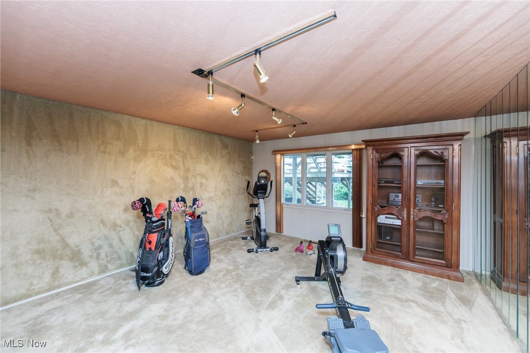 10830 Gate Post Road, Strongsville, Ohio image 32