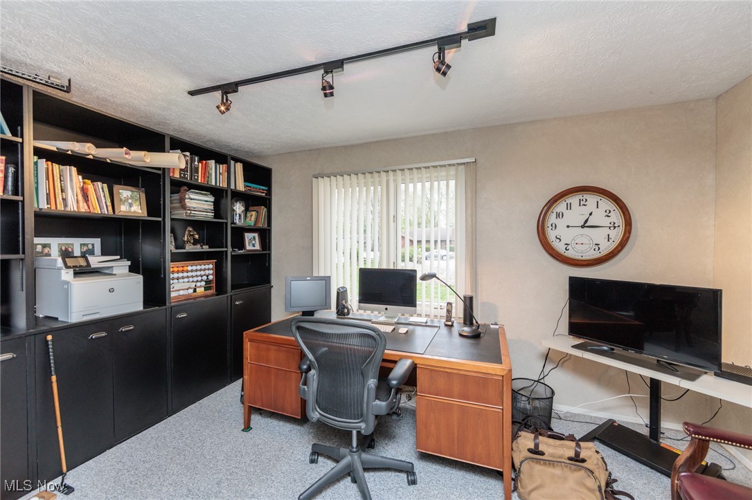 10830 Gate Post Road, Strongsville, Ohio image 36