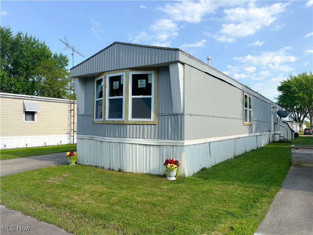 11 Redwood Drive, Beloit, Ohio image 1