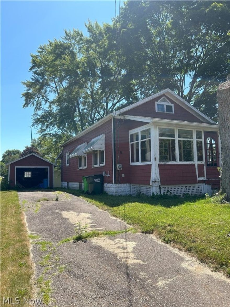 Calling all investors and first time home buyers! Discover the charm and potential of this quaint 2-bedroom, 1-bathroom bungalow just waiting for your finishing touches. This home is nestled on a spacious lot and conveniently located near shopping, parks, and schools. Don't miss this great investment opportunity! Schedule your private tour today!