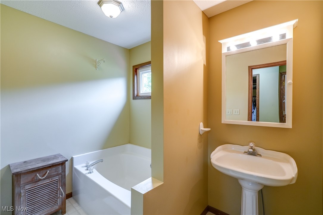 111 Township Road 581, Sullivan, Ohio image 24