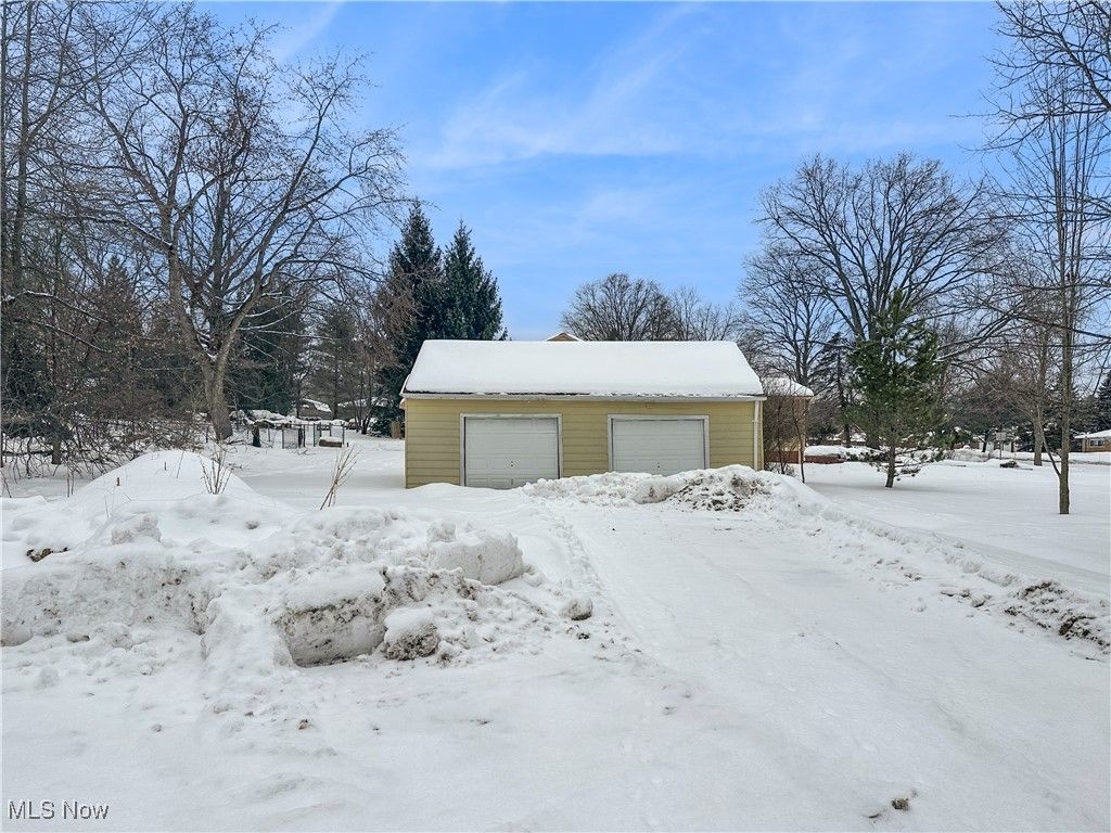 Photo of 1915 E Wallings Road, Broadview Heights, OH 44147 (MLS # 5184483)