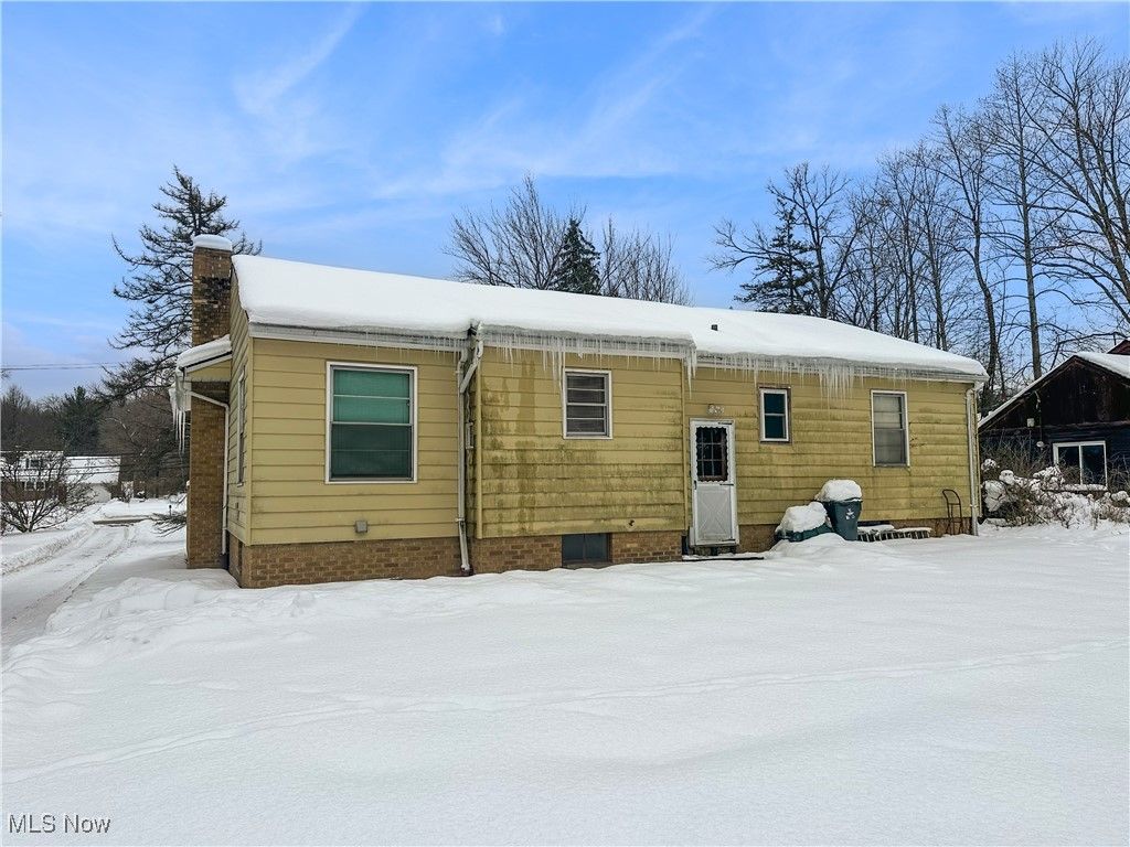 Photo of 1915 E Wallings Road, Broadview Heights, OH 44147 (MLS # 5184483)