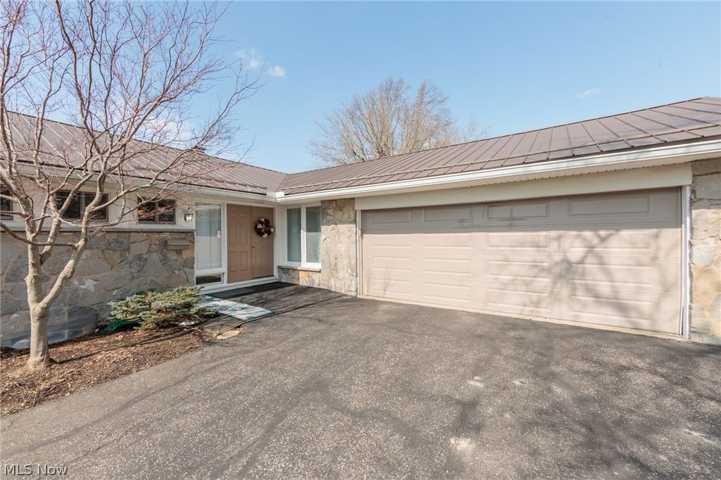 Photo of 1066 Burkwood Road, Mansfield, OH 44907 (MLS # 5189388)