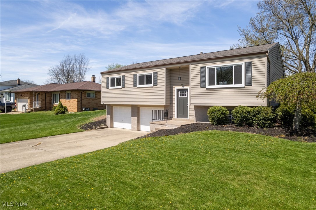 5540 Sequoia Drive, Parma, Ohio image 2