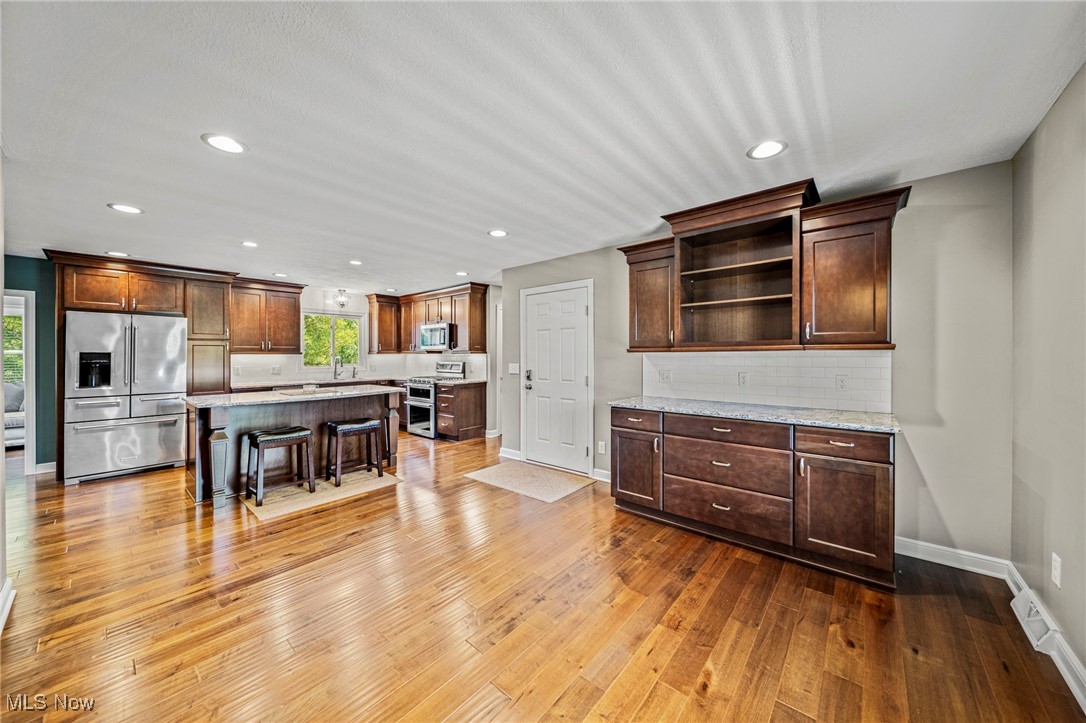 Mogadore, Ohio 44260, United States, 4 Bedrooms Bedrooms, ,3 BathroomsBathrooms,Residential,Contingent,159518