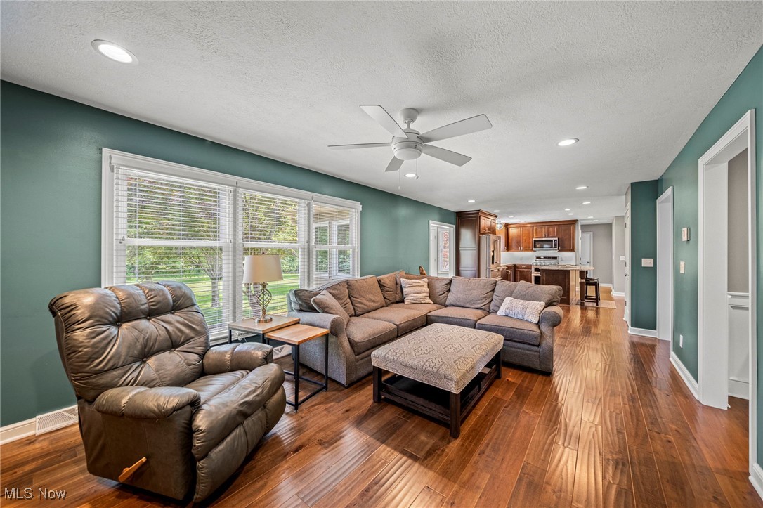 Mogadore, Ohio 44260, United States, 4 Bedrooms Bedrooms, ,3 BathroomsBathrooms,Residential,Contingent,159518