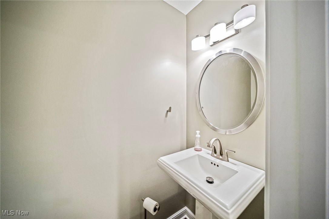 Mogadore, Ohio 44260, United States, 4 Bedrooms Bedrooms, ,3 BathroomsBathrooms,Residential,Contingent,159518