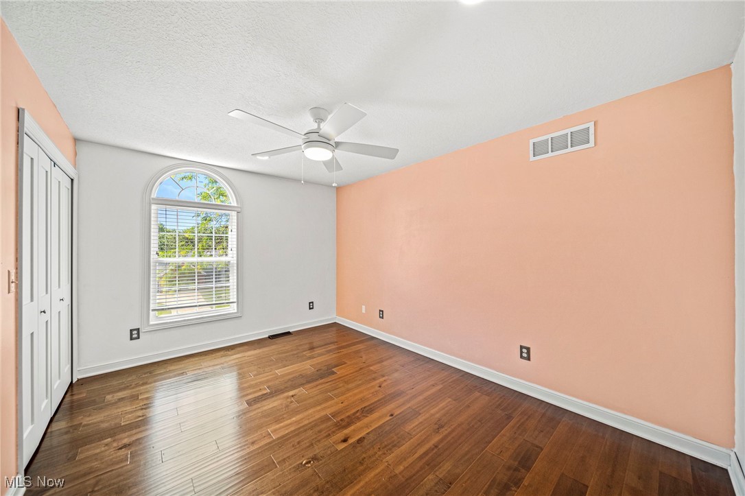 Mogadore, Ohio 44260, United States, 4 Bedrooms Bedrooms, ,3 BathroomsBathrooms,Residential,Contingent,159518