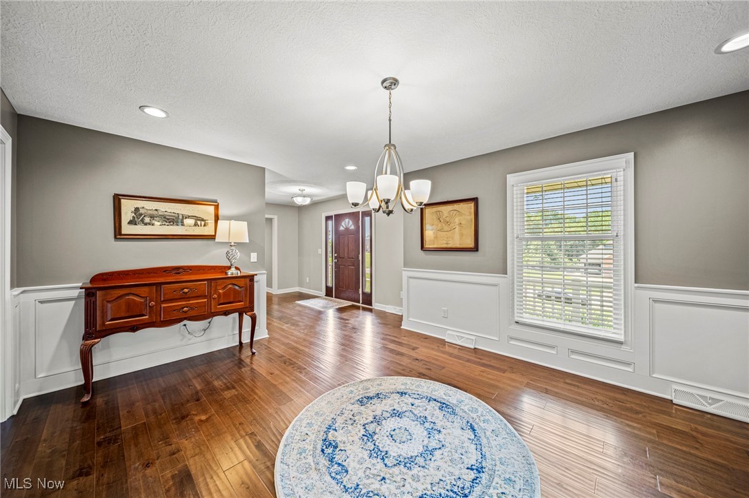 Mogadore, Ohio 44260, United States, 4 Bedrooms Bedrooms, ,3 BathroomsBathrooms,Residential,Contingent,159518