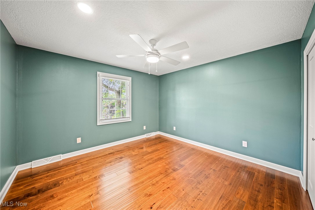 Mogadore, Ohio 44260, United States, 4 Bedrooms Bedrooms, ,3 BathroomsBathrooms,Residential,Contingent,159518