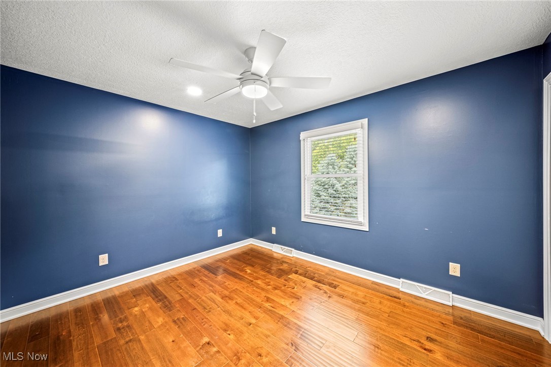 Mogadore, Ohio 44260, United States, 4 Bedrooms Bedrooms, ,3 BathroomsBathrooms,Residential,Contingent,159518