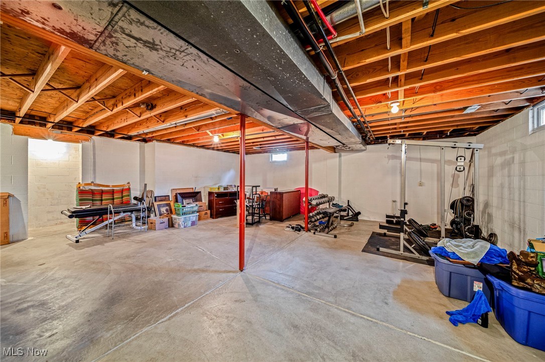 Mogadore, Ohio 44260, United States, 4 Bedrooms Bedrooms, ,3 BathroomsBathrooms,Residential,Contingent,159518