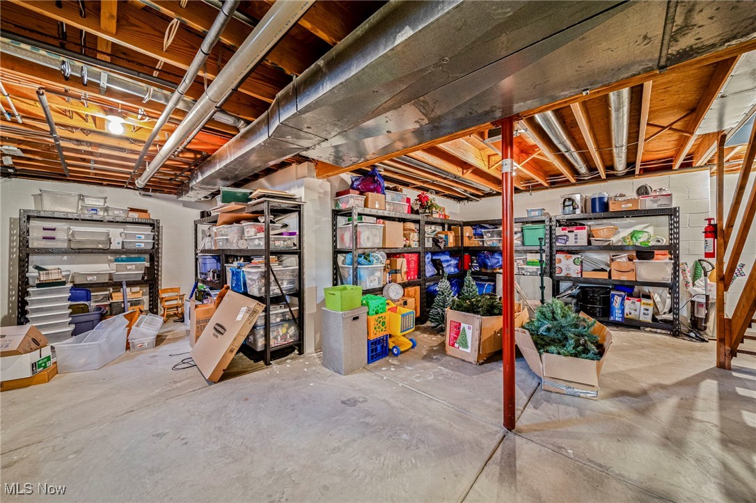 Mogadore, Ohio 44260, United States, 4 Bedrooms Bedrooms, ,3 BathroomsBathrooms,Residential,Contingent,159518