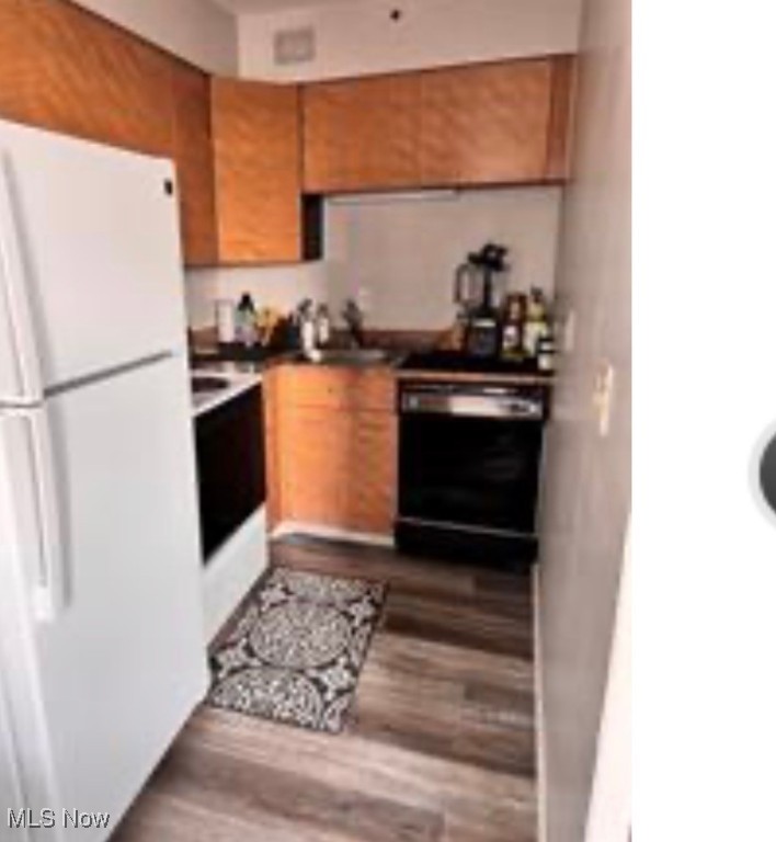 Marine Towers East Condo - Residential