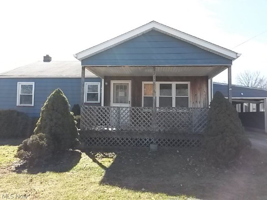 Three bedroom ranch, living room, eat in kitchen.  Full basement, attached garage, and deck.  Fantastic opportunity for investor looking to rehab home in Struthers.