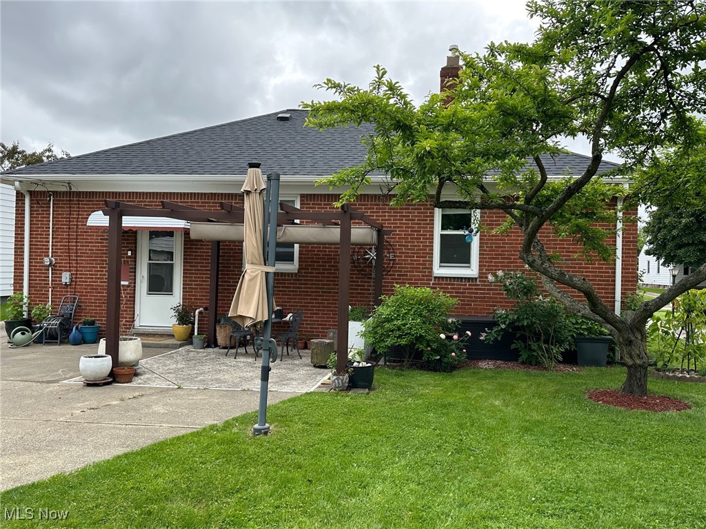 2212 E 290th Street, Wickliffe, Ohio image 4