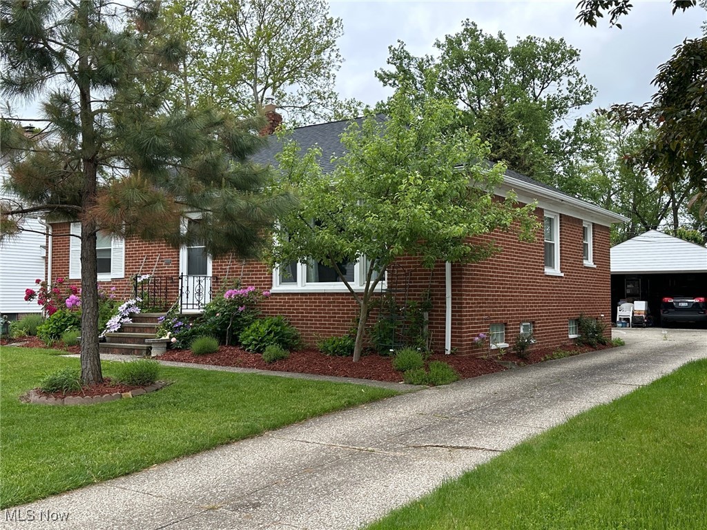 2212 E 290th Street, Wickliffe, Ohio image 3