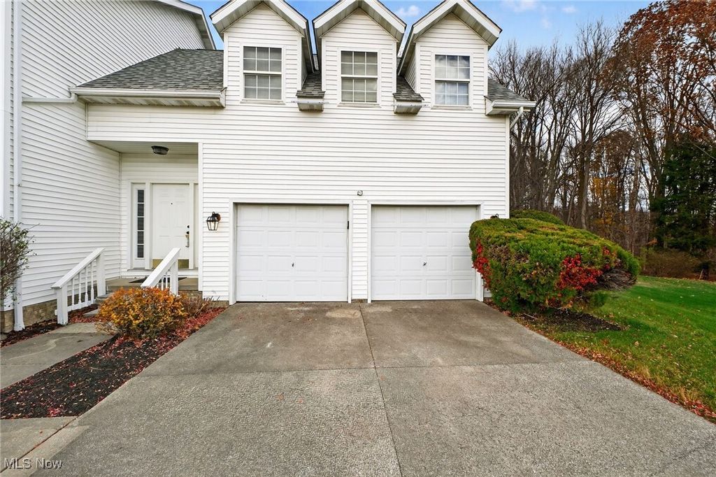 Photo of 6724 Larch Court, Oakwood Village, OH 44146 (MLS # 5180373)