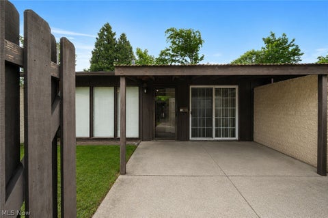 Condo For Sale - 37 Greenfield Court<br/> Berea, OH 44017