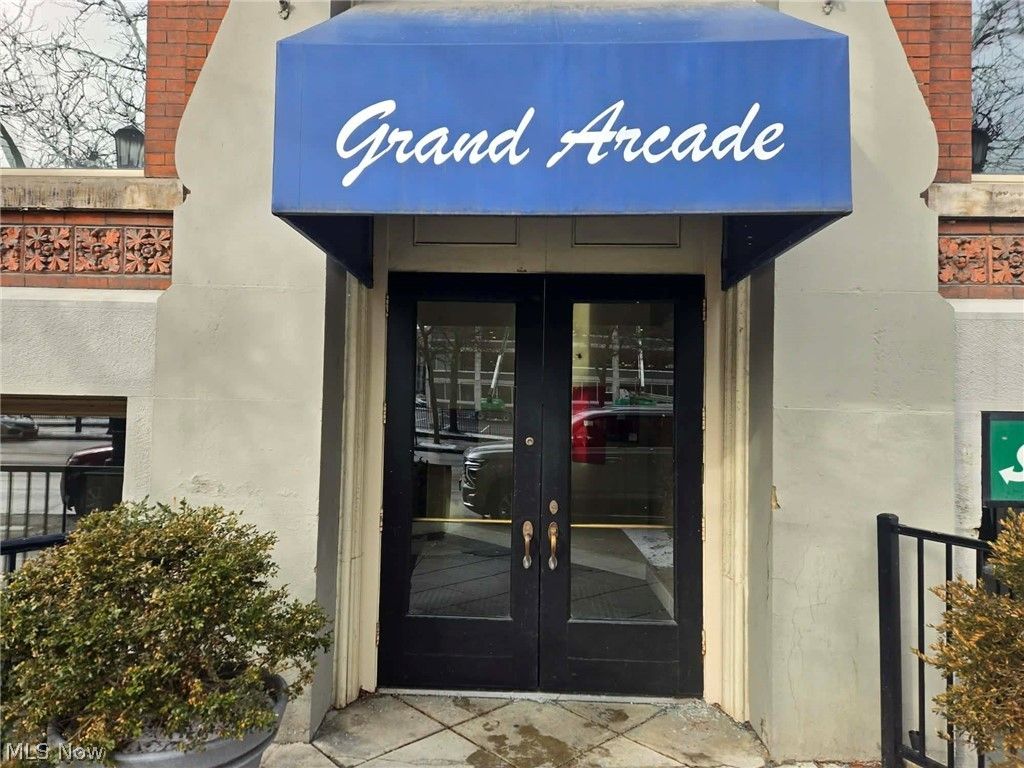 Photo of 408 W Saint Clair Avenue #311, Cleveland, OH 44113 (MLS # 5185753)