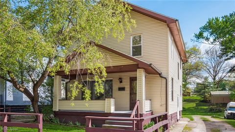 Photo of 954 Pershing Road, Zanesville, OH 43701 (MLS # 5204014)