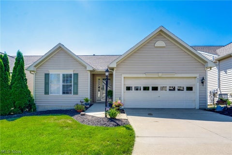 Homes For Sale - 824 Willow Creek Drive<br/> Akron, OH 44333