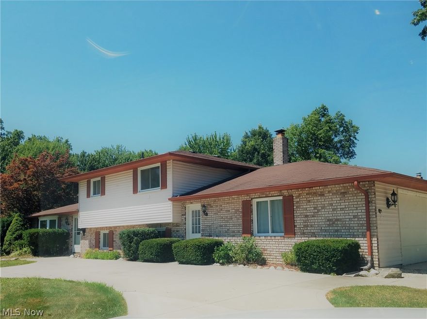 WOW A nice price adjustment!!  If you are looking for a 2112 sq ft Home , with a 2-1/2 Car Garage,  4 bdr, 2-1/2 bath Home you have found it!!  Look no further, take a look and see all the potential that this Lovely home has to offer you.  Large Rooms , Bay Window in Living Room,  Large Laundry/Utility Room with Washer and Dryer and an extra Refrigerator, as well as  2 Mitsubishi Wall Units!
Boasting a Remodeled Kitchen w/soft close drawers, A Large Pantry, Tons of Cabinets, A Dishwasher, A Built In Oven and Cook top, Ceramic tile floors, Stainless Appliances, and a lovely garden window to peek thru while washing dishes.  No money was spared when this remodel was done from the studs up!  Full dining room! Walk through your patio door going out to an arbor covered with loads of greenery and butterfly bushes nearby.. Loads of $ in Landscaping that will look marvelous with your touch!  Beautiful Circular Driveway , Side Load Garage!  And Room for your garden!   Too many updates to list!