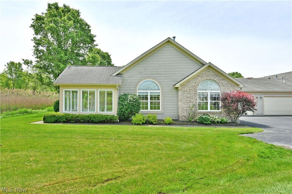 Photo of 1103 Willow Brook Drive NE, Warren, OH 44483 (MLS # 5213434)