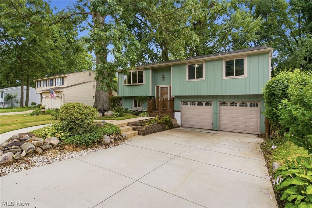 Photo of 163 Oakhurst Drive, Munroe Falls, OH 44262 (MLS # 5224113)